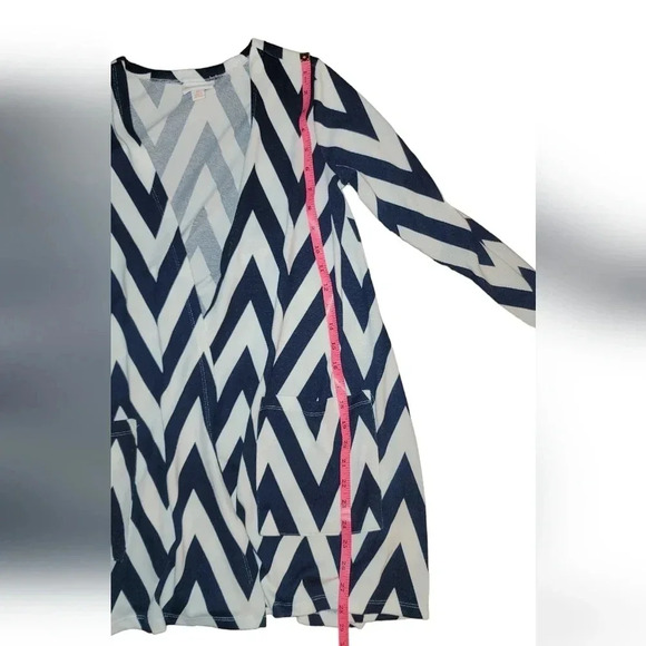LuLaRoe Navy Chevron Caroline Cardigan - Picture 7 of 8